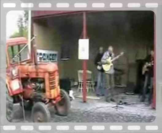 th_3_guitars__a_tractor.jpg