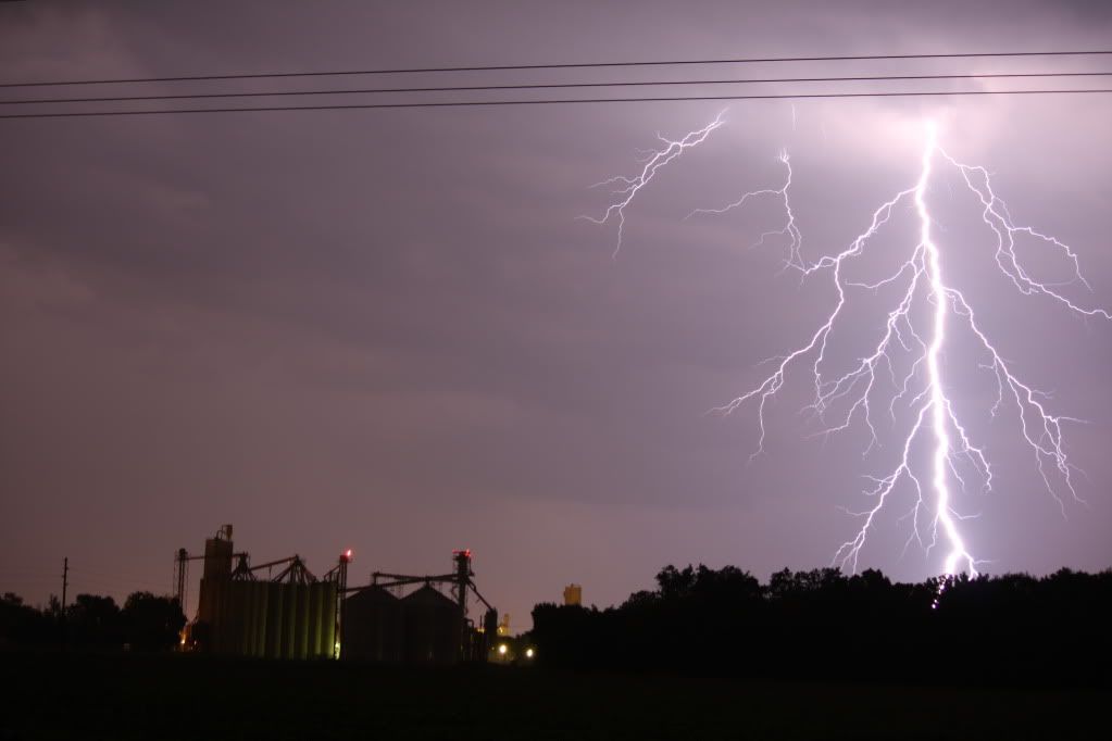 IMAGE: http://i264.photobucket.com/albums/ii162/armageddonmonkey/Lightning/IMG_5178.jpg