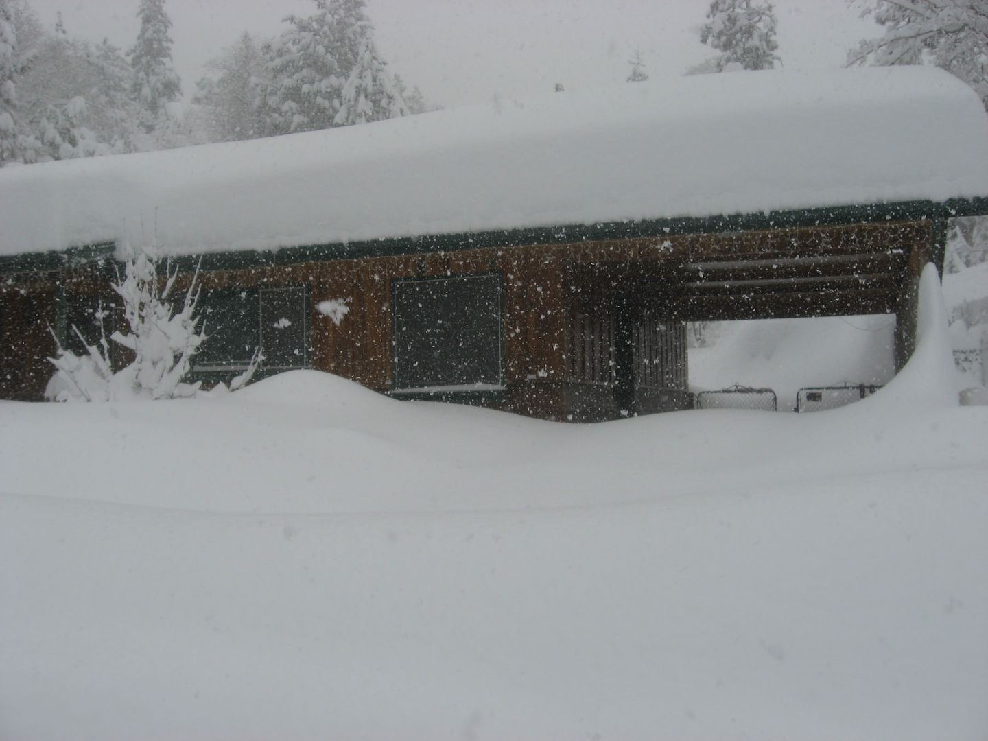 snow storm in Big Bear results in a state of emergency according to the governator
