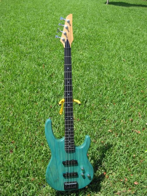 Carvin B4 4-string Passive Bass guitar MINT!