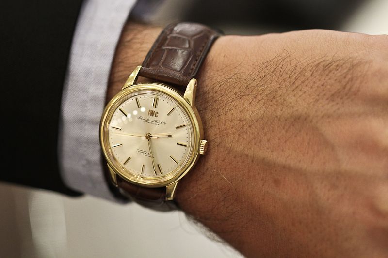 How To Spot A Fake Cartier Quartz Watch Movement