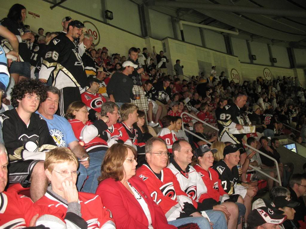 http://i264.photobucket.com/albums/ii196/SK360_PGH/Pens%20ECF%20Game%203%202009/IMG_0297.jpg