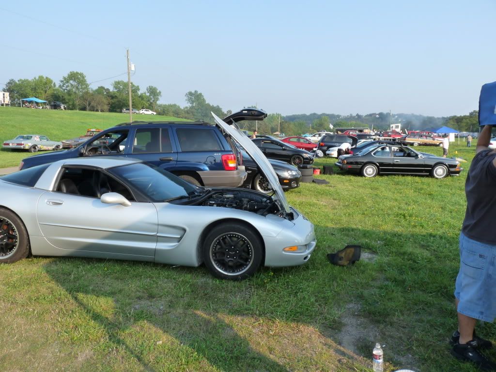 http://i264.photobucket.com/albums/ii196/SK360_PGH/Pittspeed%20BBQ%20Benchracer/P1020273.jpg