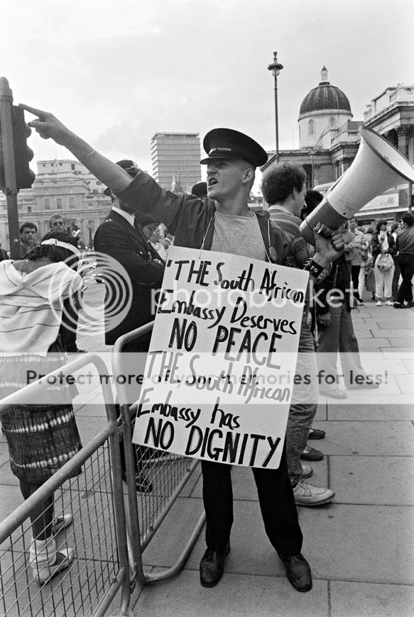 Peace 20. Интеллектуальный апартеид. Надписи апартеида. Апартеид в России. Protests against apartheid.